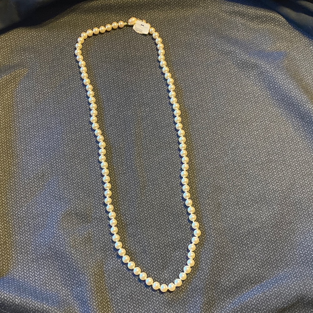 Elegant Faux Pearl Necklace